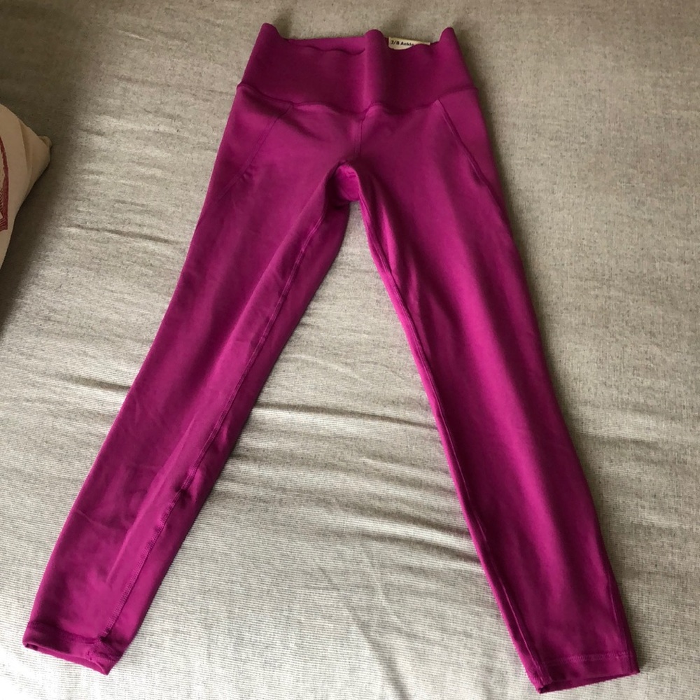 Athletic sculpting leggings